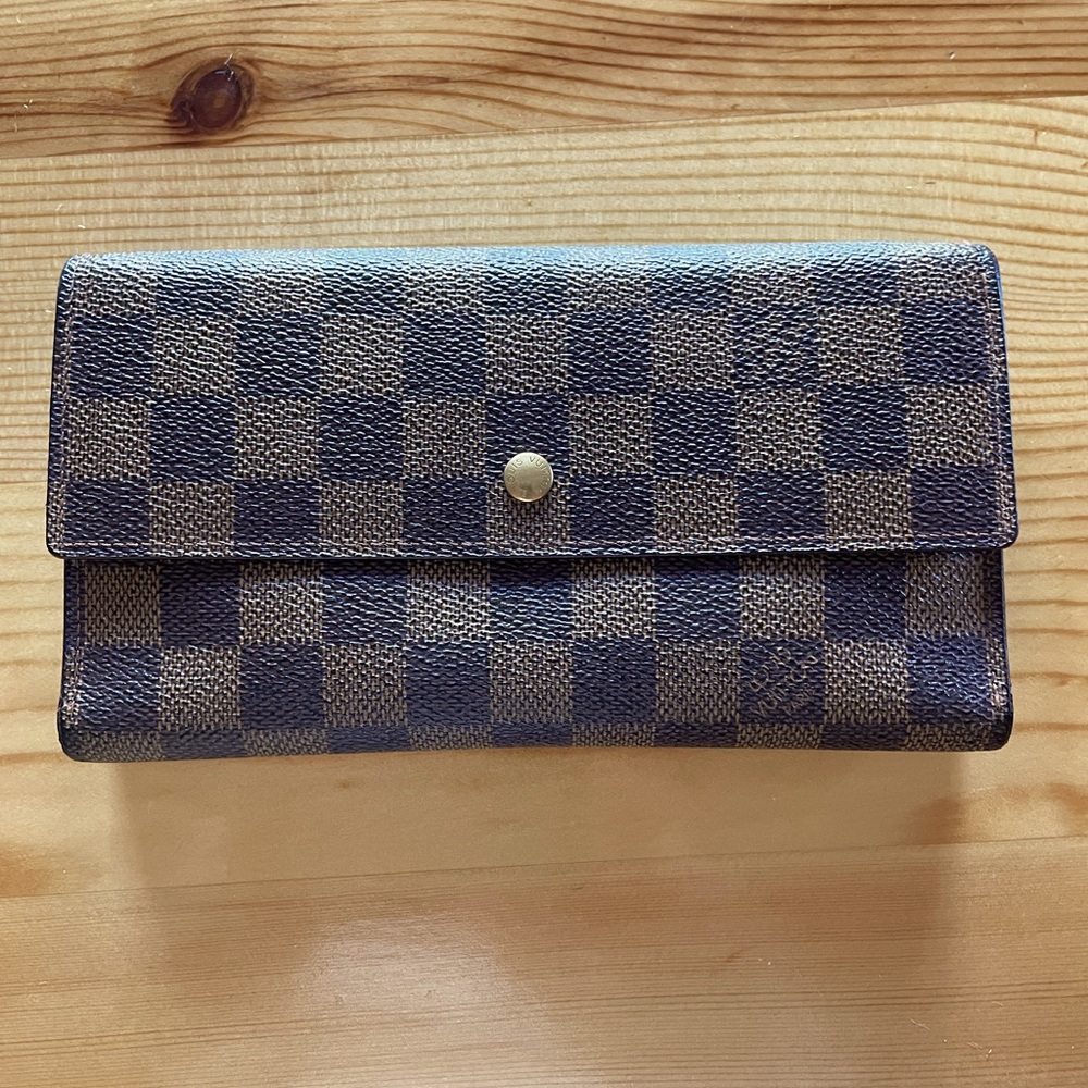 Louis Vuitton Damier Wallet GUC